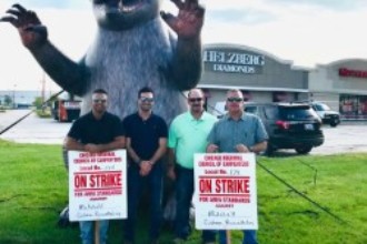 Local 174 picketers